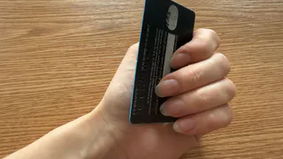 О новом правиле объявили для тех, кому пенсия приходит на банковскую карту