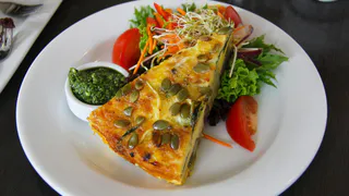 Делаю такую яичную закуску каждый день: один хитрый трюк - и вкус яиц меняется до неузнаваемости