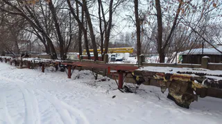 В Борках жители жалуются на оголенные трубы теплотрассы