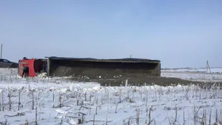 Под Рязанью фура улетела в кювет, есть пострадавший