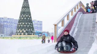 Детские горки и ледяные фигуры