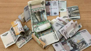 И работающим, и неработающим. Все, кто получает пенсию, получат разовую выплату в конце апреля