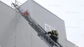 С крыши торгового центра во Владимире эвакуировали человека