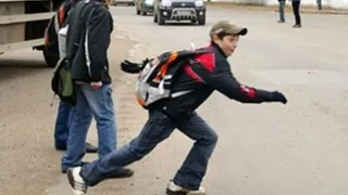 Дети начинают играть в смертельную игру «Беги или умри»