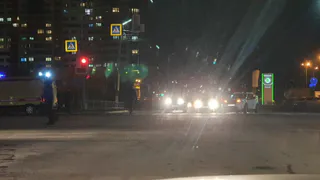 У ТРЦ "Круиз" произошло ДТП с участием внедорожника: на месте работает "скорая"