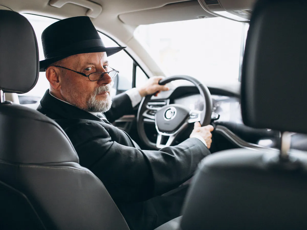 В ГАИ наконец поставили жирную точку: до какого возраста можно водить машину - пенсионерам сообщили о текущих ограничениях