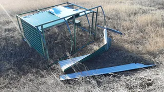 Ну и погодка: под Рязанью ветер вырвал остановку из асфальта