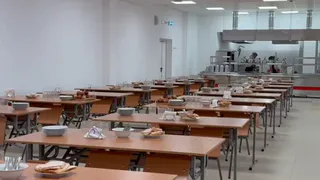 В новой школе микрорайона Веризино начали работу столовая и пищеблок