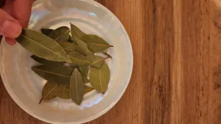 "С первыми заморозками кладу лавровый лист на батарею и живу не тужу": разницу замечает вся семья