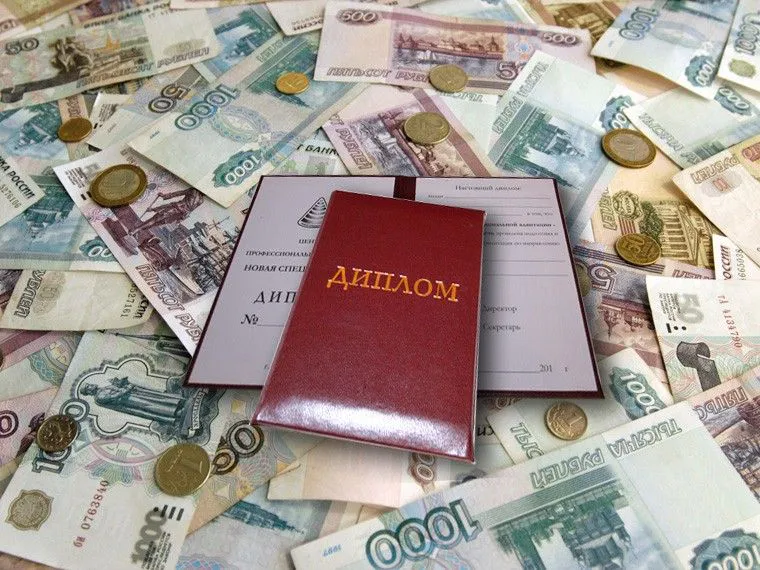 Зачем учиться? В Татарстане через интернет продавали дипломы