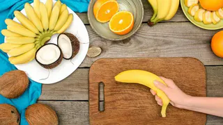 Новогодние рецепты: торт из печенья и бананов без выпечки