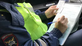 Какие 3 документа ГАИ не вправе требовать у водителей и как законно отказать инспектору