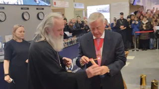 Благодатный огонь из Иерусалима доставили в Брянск