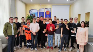 Участники строительного студенческого отряда успешно завершили обучение и получили первый документ о профессиональном образовании