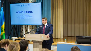 Мэр Нижнекамска провёл парламентский урок в лицее после вооружённого ЧП