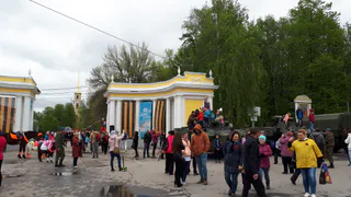 Подборка всего самого интересного с народных гуляний в Кремлевском сквере - фоторепортаж