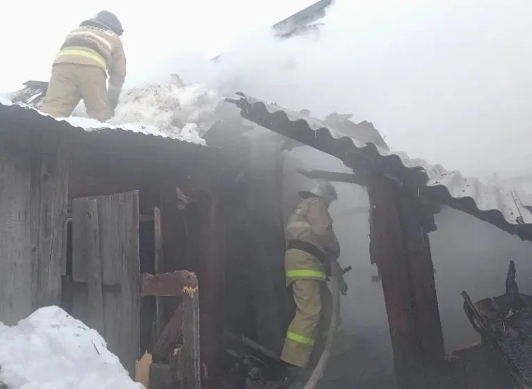 Зарядка аккумулятора в гараже привела к пожару в Удмуртии