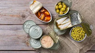 Россиянам предлагают отказаться от консервов и соусов