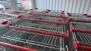 «Светофор» снова удивил — зашла за водой, а вышла с полным пакетом напитков: показываю цены