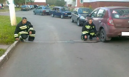 В Нижнекамске пожарные проверяют парковки во дворах