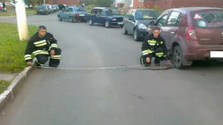 В Нижнекамске пожарные проверяют парковки во дворах