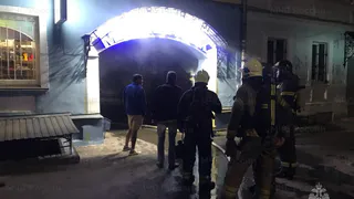 В центре Владимира загорелся магазин красок