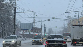 В Тамалинском районе людям пришлось ждать 6 часов, пока трассу расчистят от снега