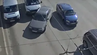 ДТП с тремя автомобилями на Московском шоссе попало на видео