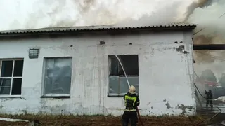 В Коми пожар охватил молочный цех: эвакуирован один человек
