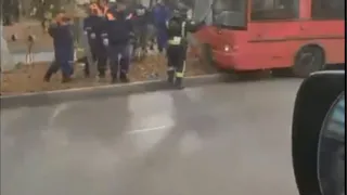 Работает МЧС: в Рязани автобус врезался в дерево