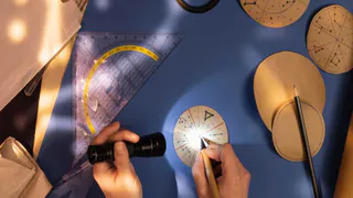 Астрологи называют 28 февраля днём, когда Вселенная буквально подталкивает к переменам – и объясняют, что именно стоит сделать до полуночи