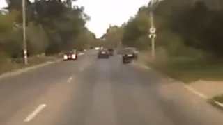 Сел пьяный за руль: на Михайловском шоссе легковушка улетела в кювет. Видео