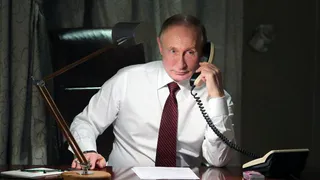 Стало известно, кому Путин звонит за полночь