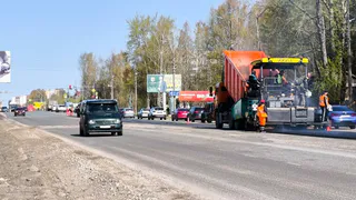 В одном из районов Сыктывкара укладывают новый асфальт