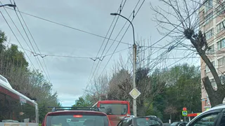 На улице Есенина в Рязани возникла крупная пробка из-за перекрытой полосы