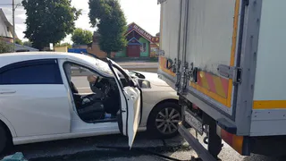 Есть пострадавшие: на трассе М5 “Мерседес” влетел в грузовик