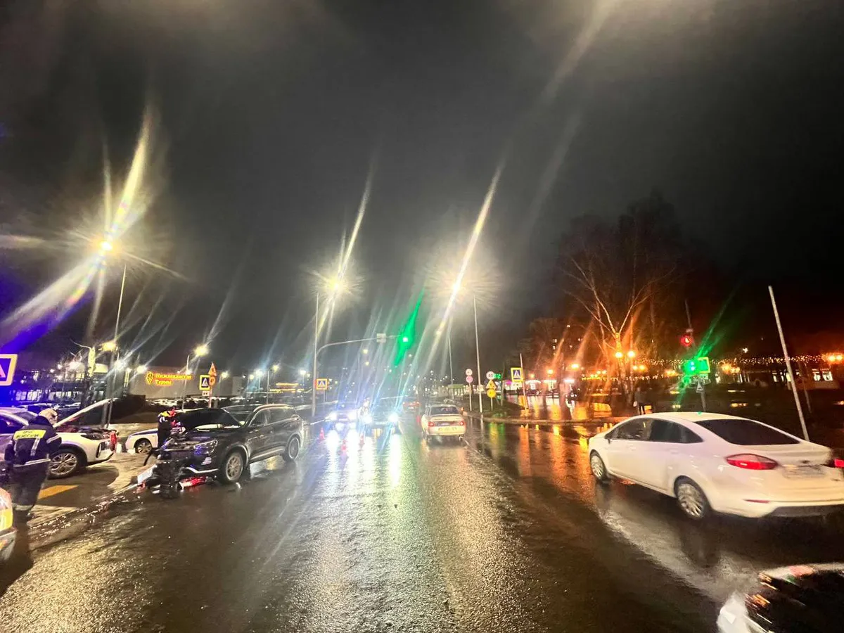 В Нижнекамске произошло ДТП с пострадавшими на перекрёстке улиц Юности и Тукая