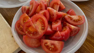 Колбаса и огурцы подешевели в Коми, а сосиски и помидоры подорожали