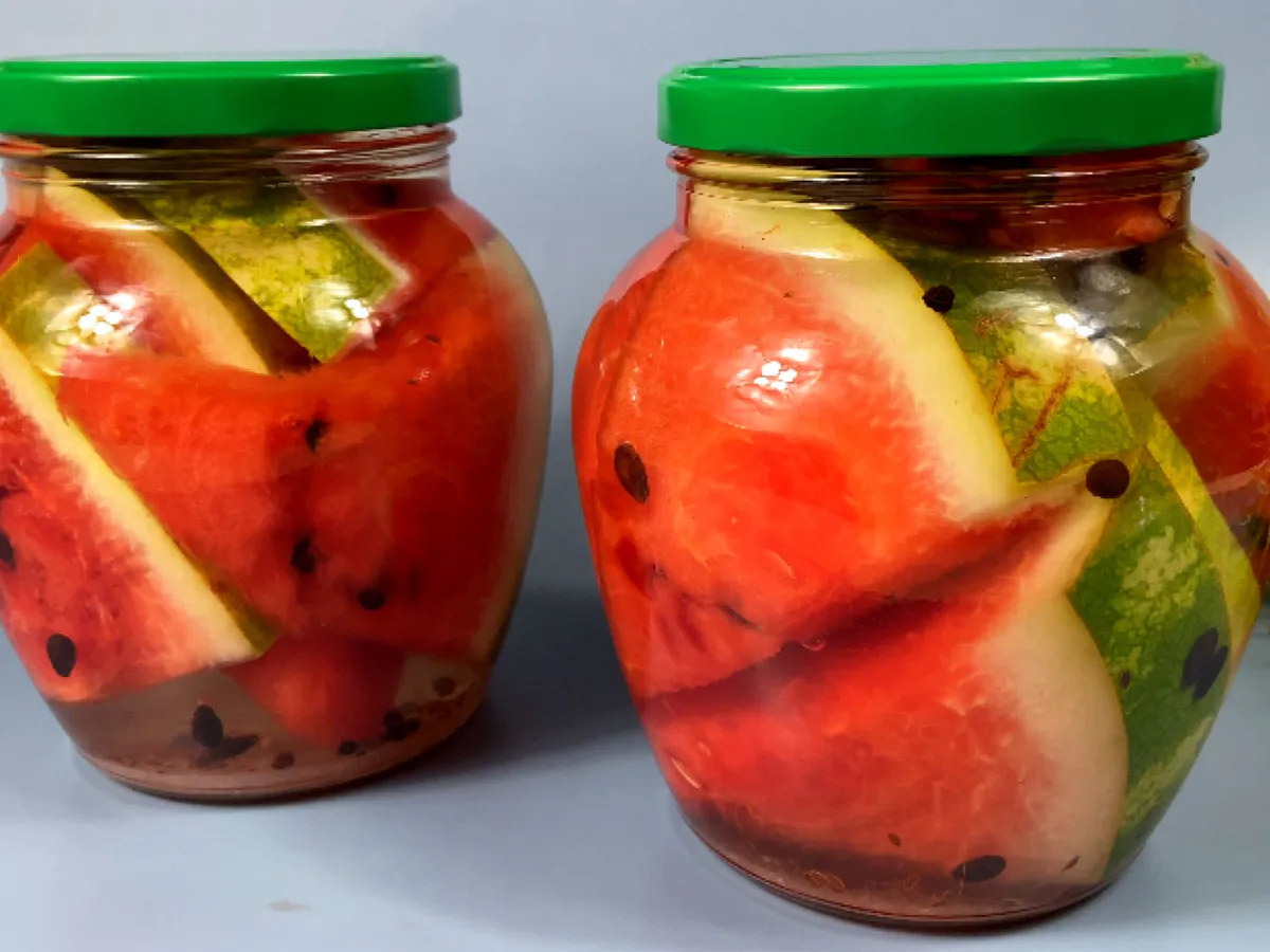 Сначала скривилась, а теперь банку за раз: мой рецепт маринованных арбузов, от которых не оторваться