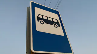 В Пензе жители пожаловались на разрушенную остановку на улице Терновского