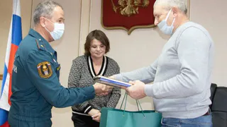 Двое брянцев при шторме спасли тонущего рыбака в Мурманской области