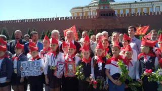 Коммунист Сергей Крылов взял шефство над юными ленинцами Брянщины