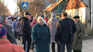 "Мы готовы хоть завтра утром идти и делать остановку": в Дягилеве чиновники встретились с местными жителями