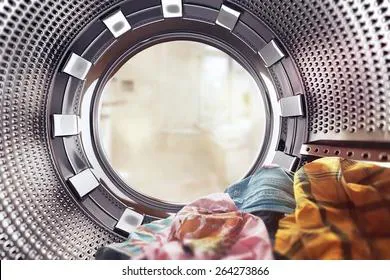 Стало известно, можно ли стирать в машинке небольшое количество вещей