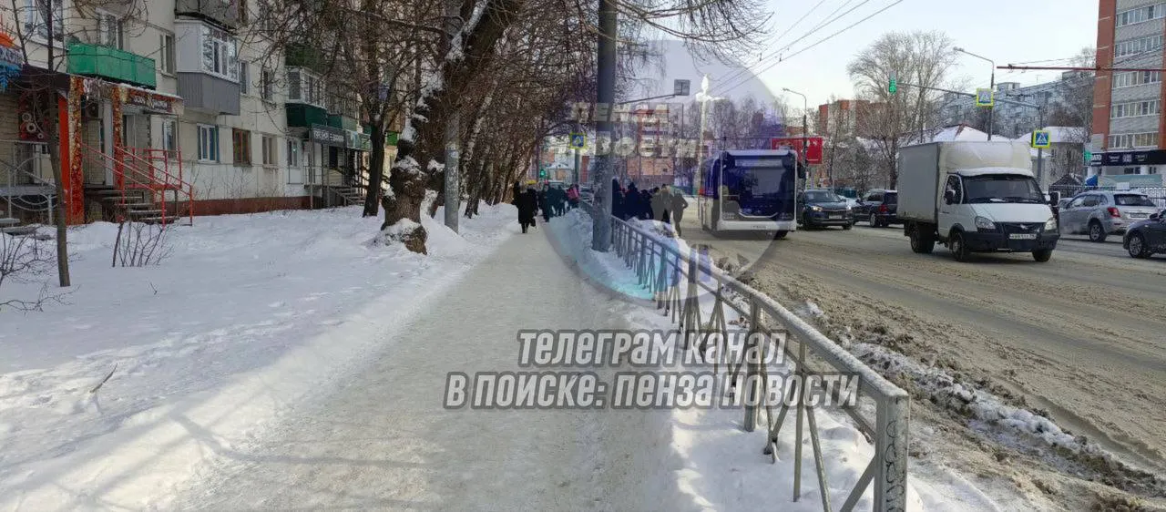 Автобус № 82с в Пензе сбил подростка на пешеходном переходе: Очевидцы рассказывают о трагическом происшествии