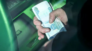 Всем, у кого есть деньги на банковской карте, дали срок до января. Потом будет поздно