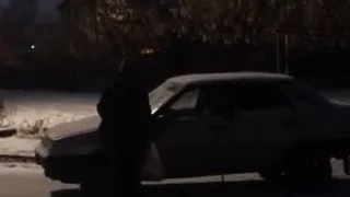 Месть по-рязански: машину облили молоком за парковку в неположенном месте