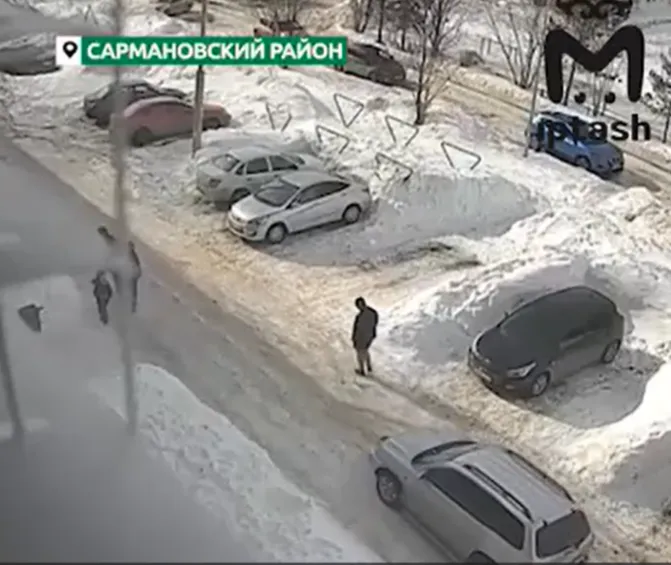 В Татарстане прохожий разбил губу подростку