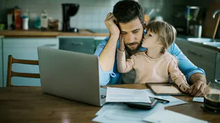 Родители-одиночки получат выплаты на детей от 8 до 16 лет