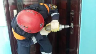 Пензенские спасатели помогли запертой в квартире женщине-инвалиду